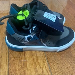 Primark little boy shoes ( MARVEL) Black Panther from Primark in a size USA 8